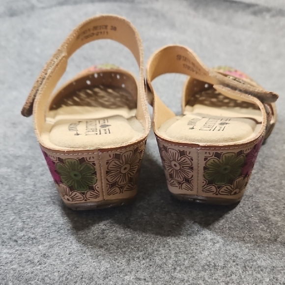 L'Artiste Women's Floral Embellished Clogs Size 38 - Picture 6 of 7